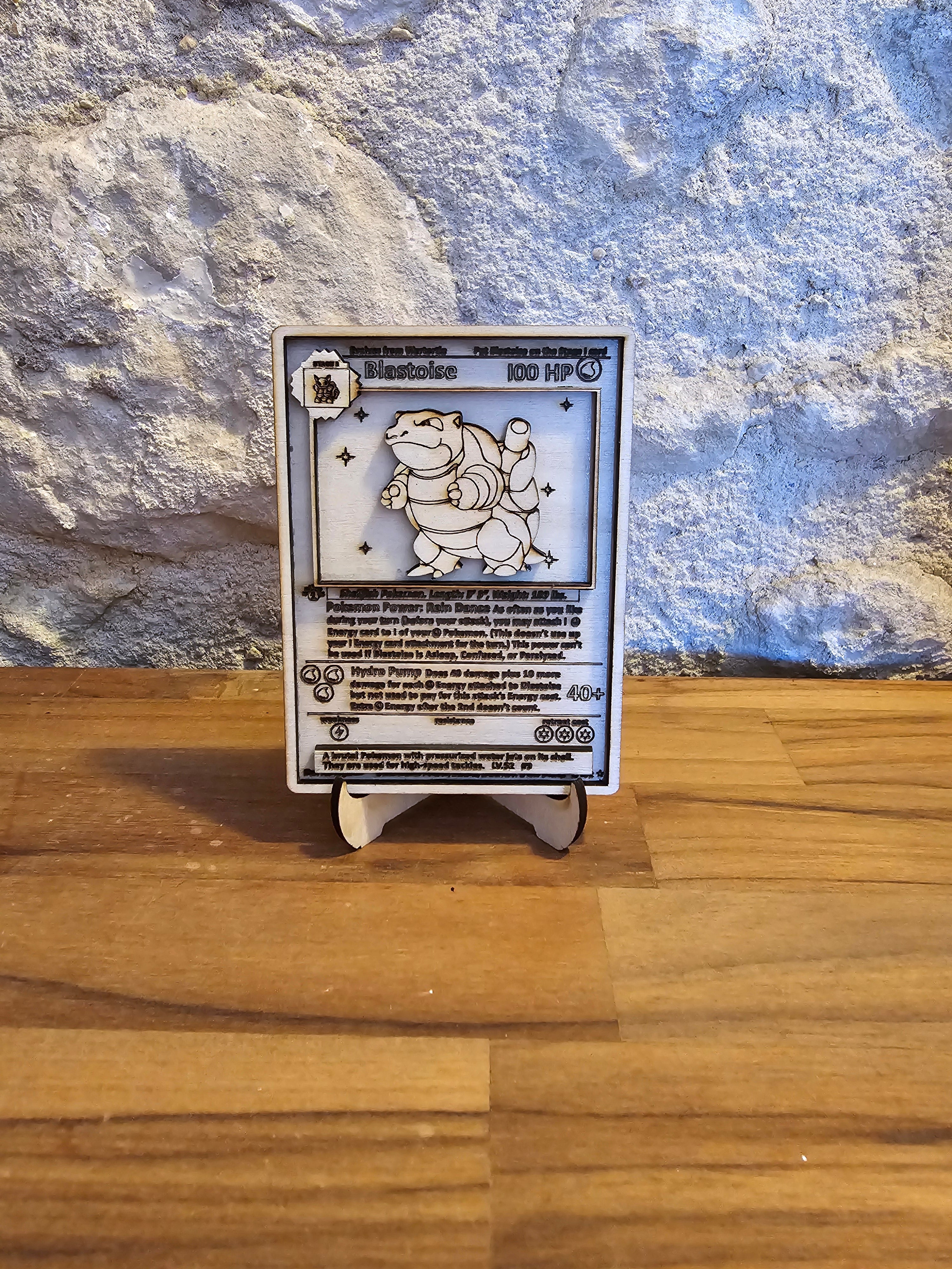 Carte Pokémon Tortank – Gravée & Découpée au Laser sur Contreplaqué de Tilleul | 7,5 x 10,5 cm